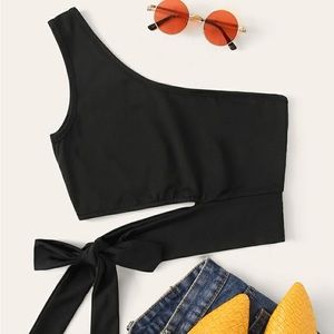 One shoulder cutout crop top